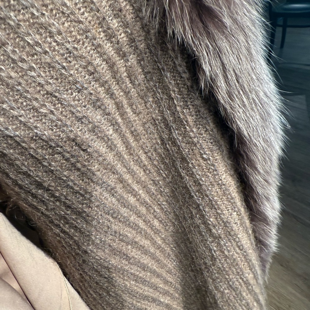 Elegant  Fur Trimmed Coat cashmere and python skin - Picture 5 of 5